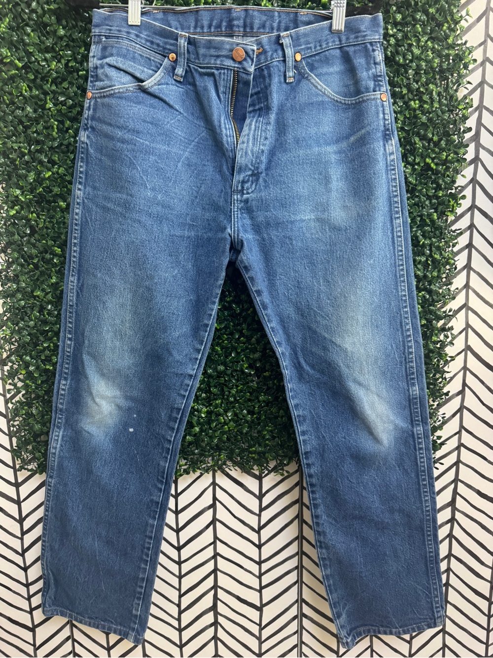 Wrangler Men's Straight Leg Denim Jeans in Faded Blue